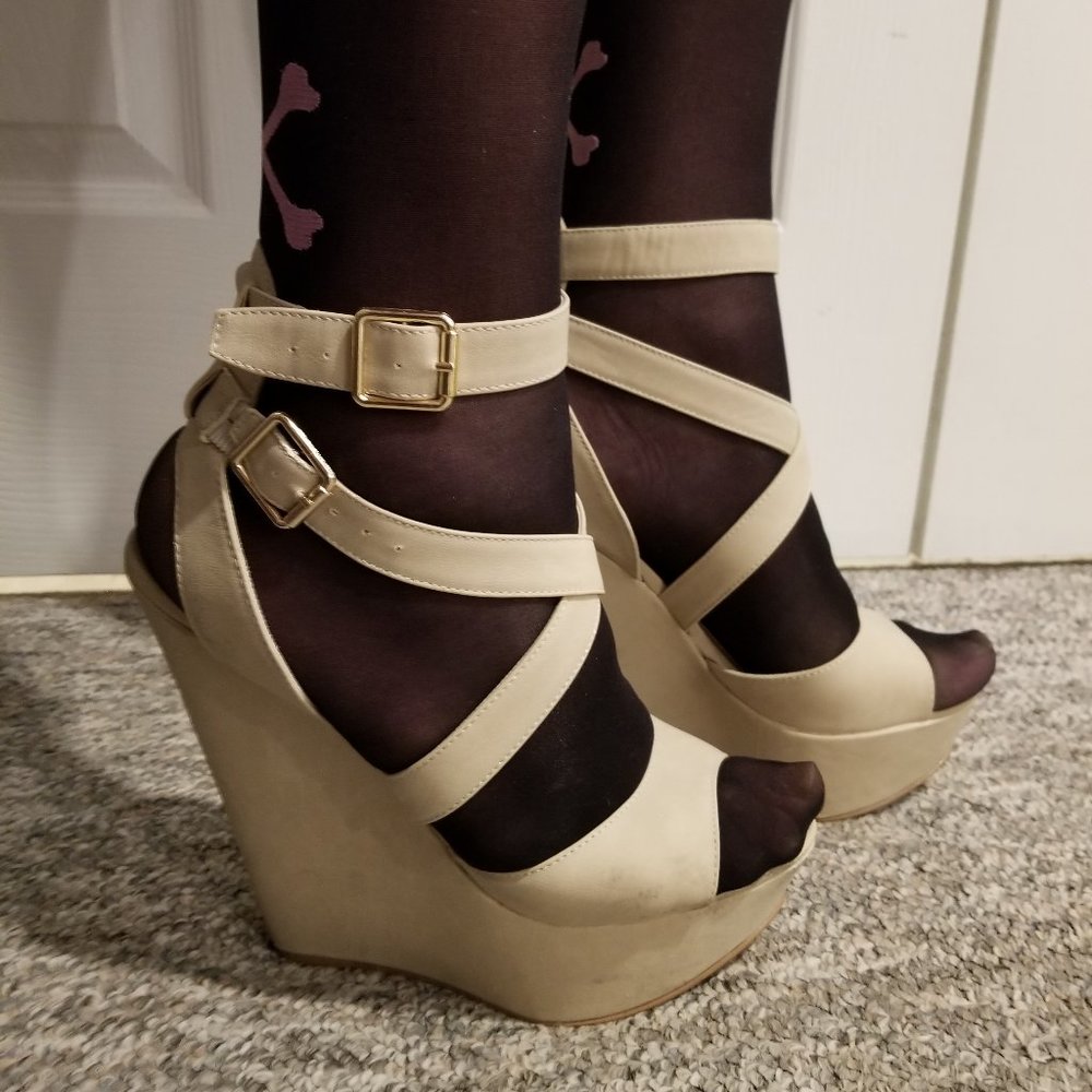 6.5 inch heel Steve Madden Xfoliate Strappy Wedge Sandals